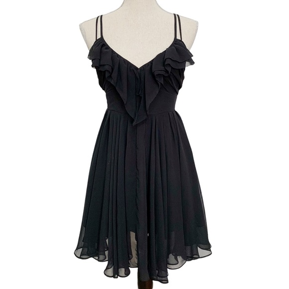 Guess Dresses & Skirts - Guess Flowy Little Black Mini Dress